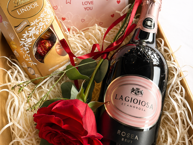 Single Red Rose Gift Set image