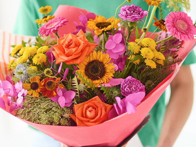 Summer Radiance Trending Bouquet Without Lilies image